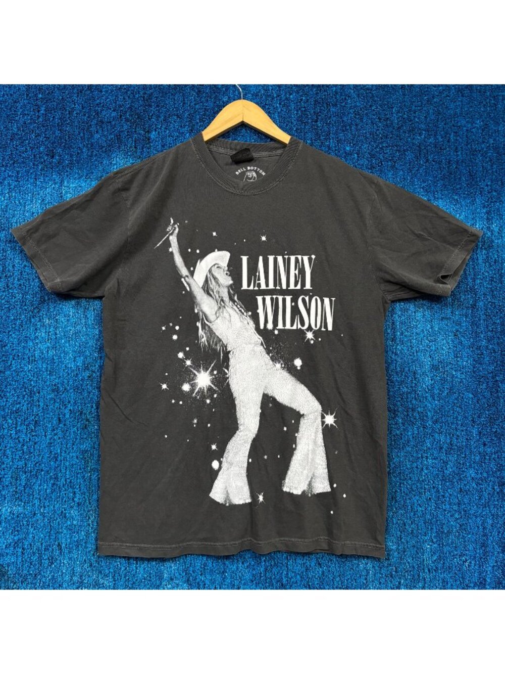 Lainey Wilson “Bell Bottom Country” Graphic T-Shirt Size Large